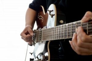 ギターがヘッド落ちした時の対策方法とは？ヘッド落ちの意味や原因についても紹介